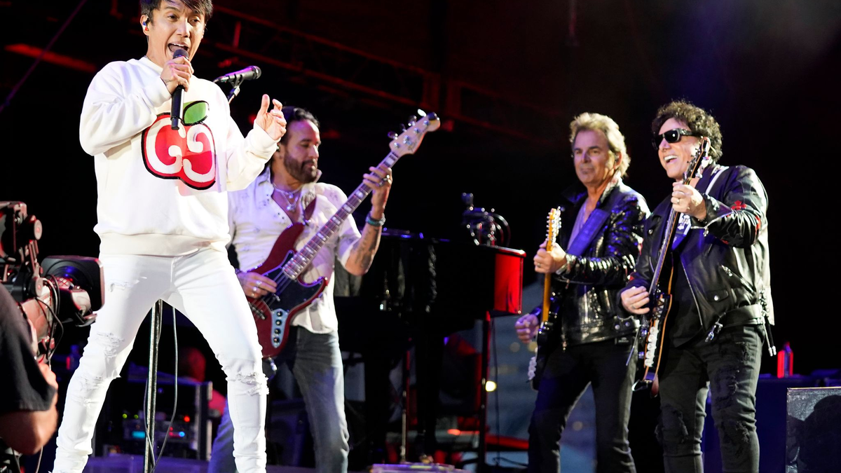 Nach mehr als 50 Jahren kündigt die US-Band Journey eine Abschiedstour an. (Archivbild)  - Foto: Rob Grabowski/Invision/dpa