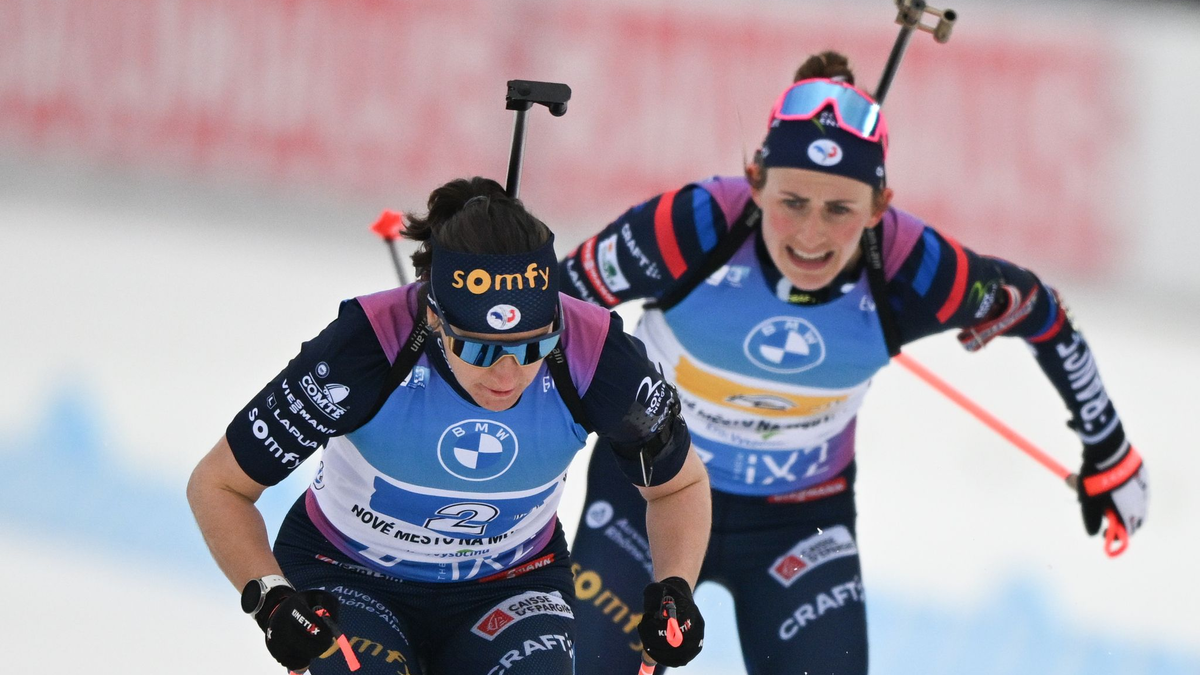 Julia Simon (l) darf nach dem Kreditkartenbetrug an ihrer Teamkollegin Justine Braisaz-Bouchet (r) bei Olympia teilnehmen. (Archivbild) - Foto: Hendrik Schmidt/dpa