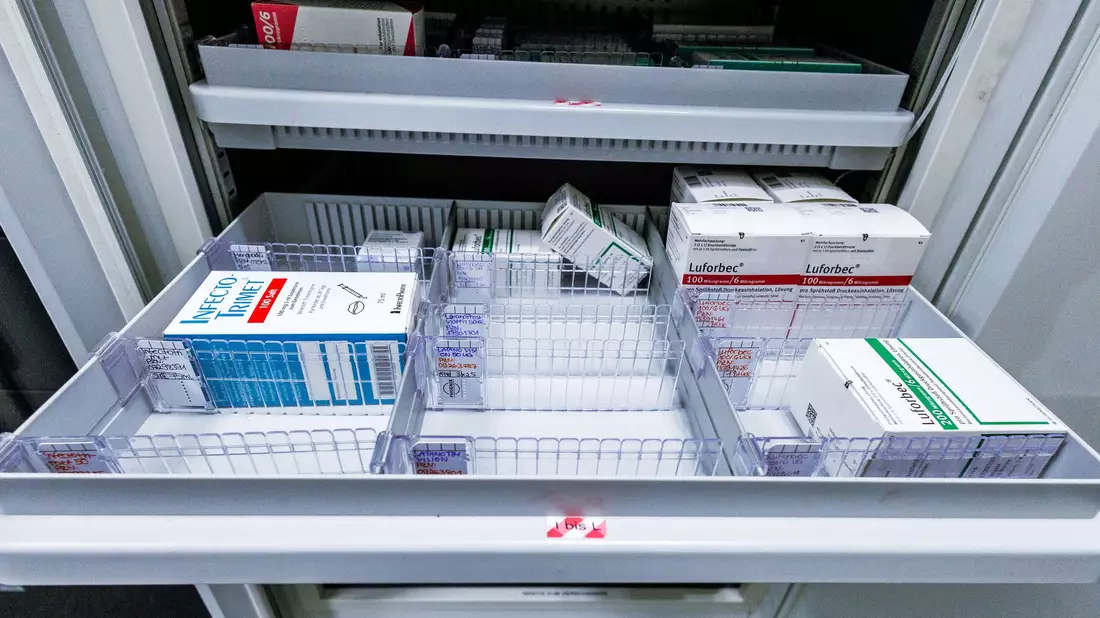 Die Pharmabranche in Deutschland wächst, doch es kommt immer wieder zu Arzneiengpässen (Archivbild) - Bild: Carsten Koall/dpa
