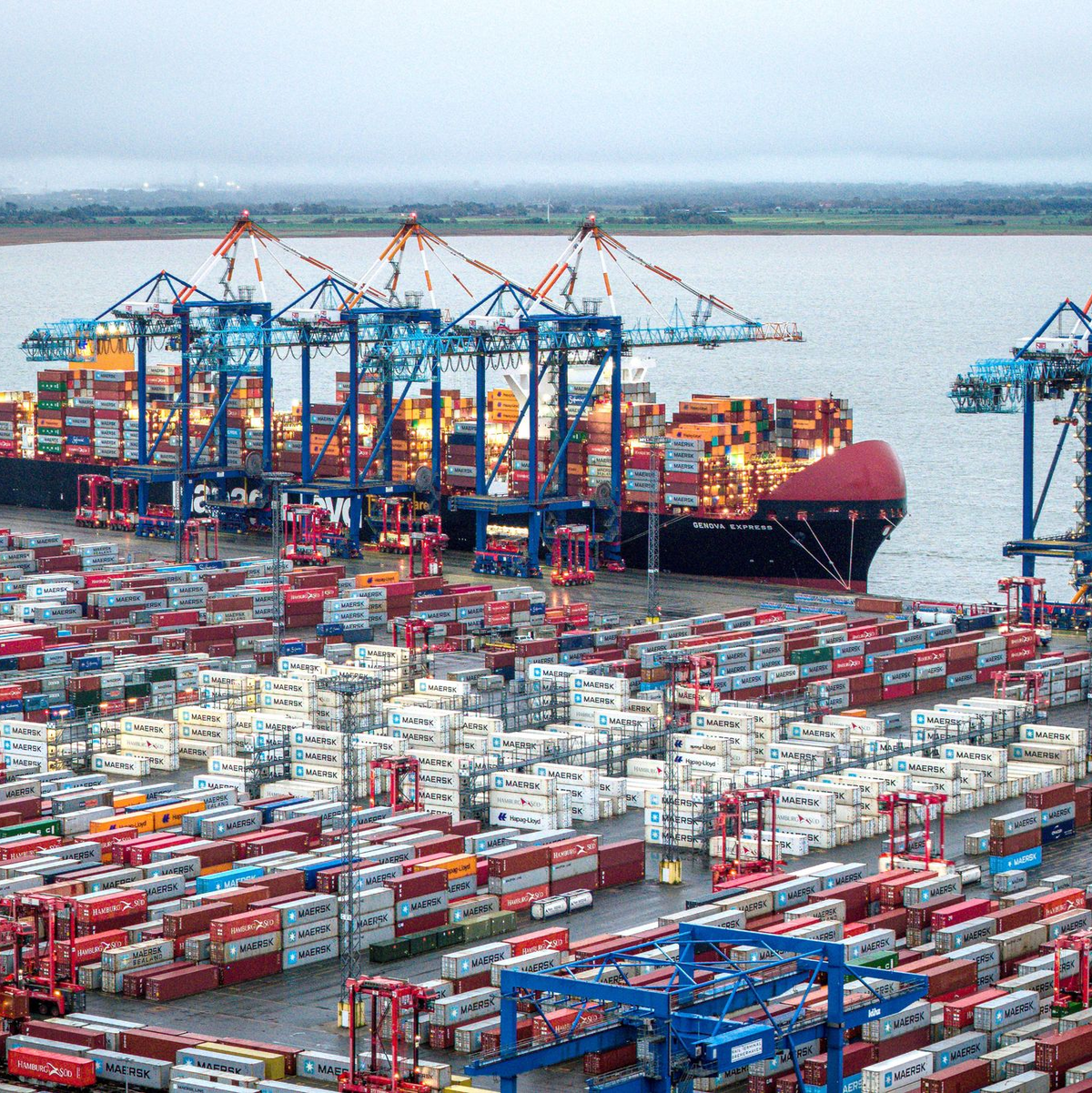 Die deutschen Exporte schwächeln - etwa in der Autobranche (Archivbild) - Foto: Sina Schuldt/dpa