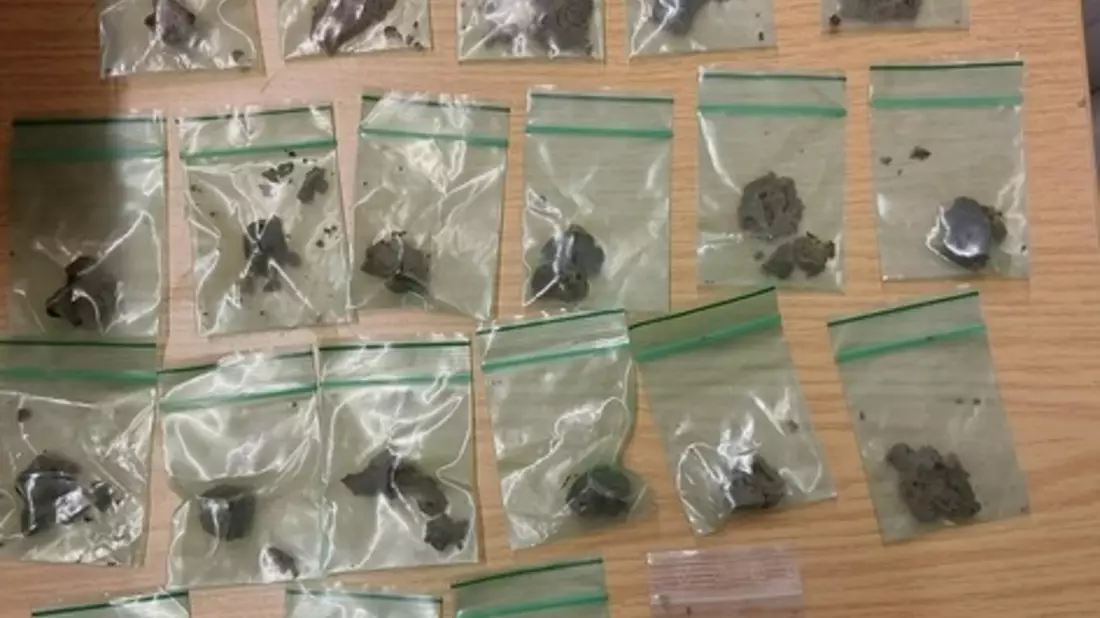 BPOL-FL: Bundespolizei stellt Cannabis und Schlagstock sicher - Bild: presseportal.de