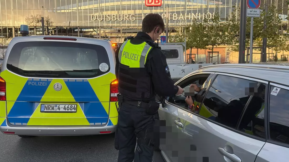 POL-DU: Stadtgebiet: Gemeinsamer Kontrolltag im gewerblichen Personenverkehr: Schwerpunkt App-vermittelter Mietwagenverkehr - Bild: presseportal.de