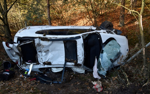 POL-HK: Dorfmark: Schaufensterscheibe eingeworfen; Bispingen/A 7: Auto überschlägt sich (Foto); Soltau/A 7: Glück im Unglück (Foto) - Foto: presseportal.de
