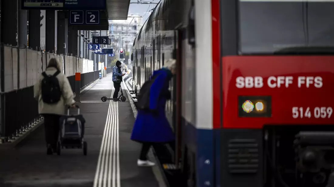Siemens liefert Züge in die Schweiz (Symbolbild) - Bild: Michael Buholzer/KEYSTONE/dpa