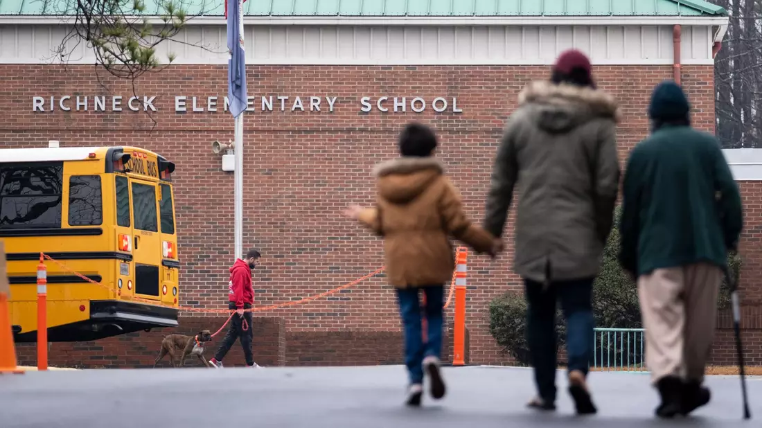 Ein Sechsjähriger hatte 2023 in einer Grundschule in Newport News auf seine Lehrerin geschossen. (Archivbild) - Bild: Billy Schuerman/The Virginian-Pilot via AP/dpa