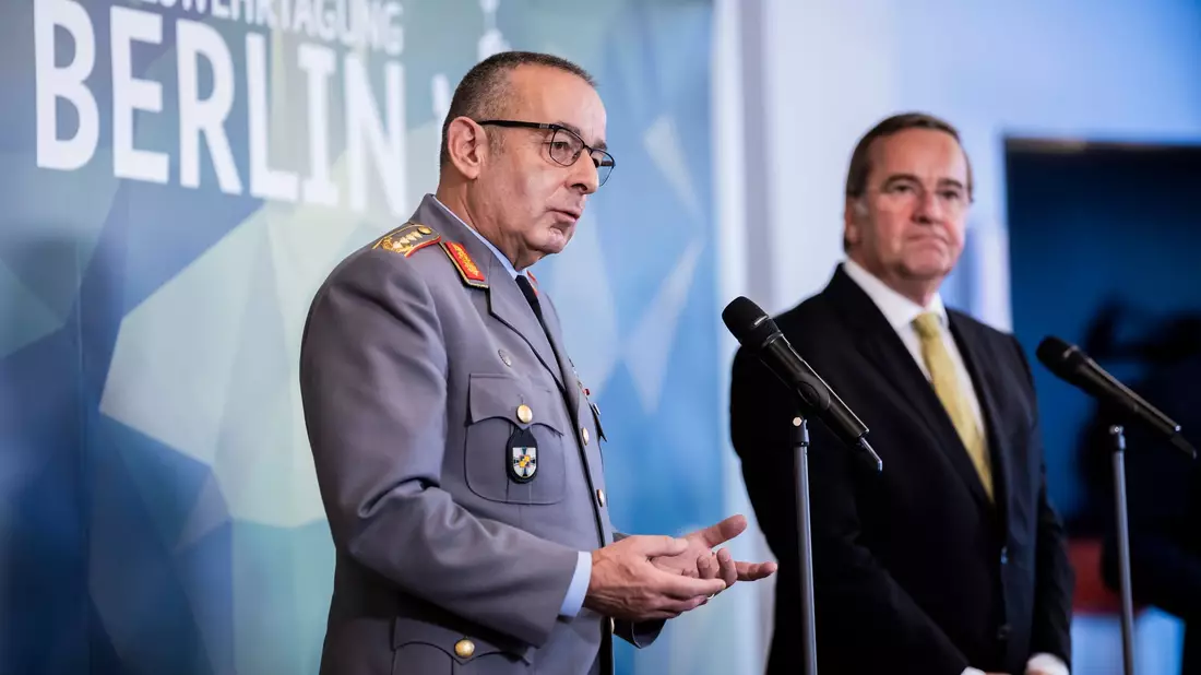 Deutschlands rangöchster Soldat, Generalinspekteur Carsten Breuer, spricht von einer «dämmrigen Übergangszeit». - Bild: Christoph Soeder/dpa