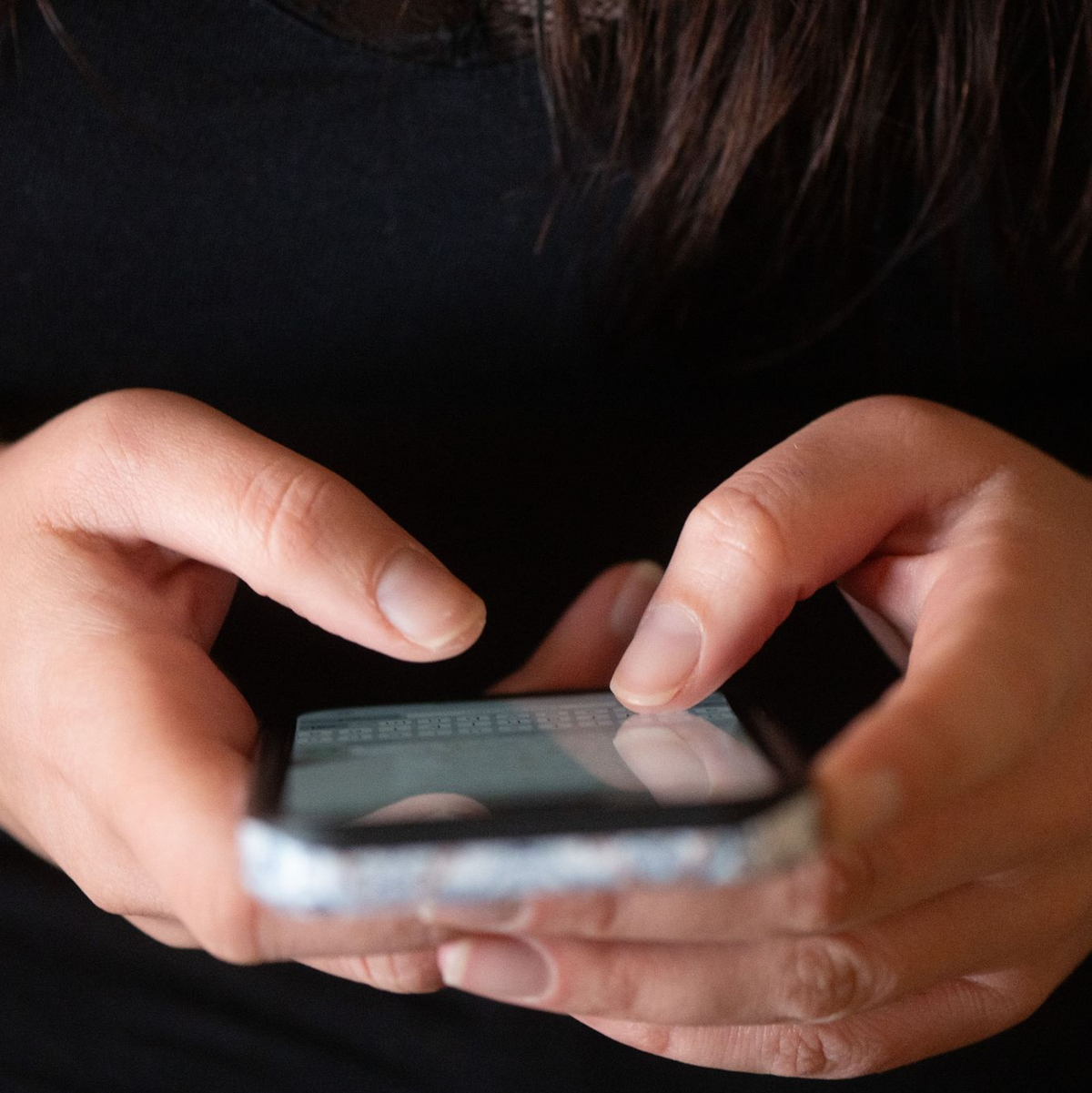 In Deutschland gilt eine solche Social-Media-Beschränkung als umstritten. (Illustration) - Foto: Sebastian Kahnert/dpa