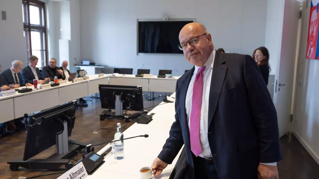 Peter Altmaier, früherer Chef des Bundeskanzleramts, war als Zeuge vor dem Untersuchungsausschuss zur Stiftung Klima- und Umweltschutz MV in Schwerin geladen. - Bild: Ulrich Perrey/dpa