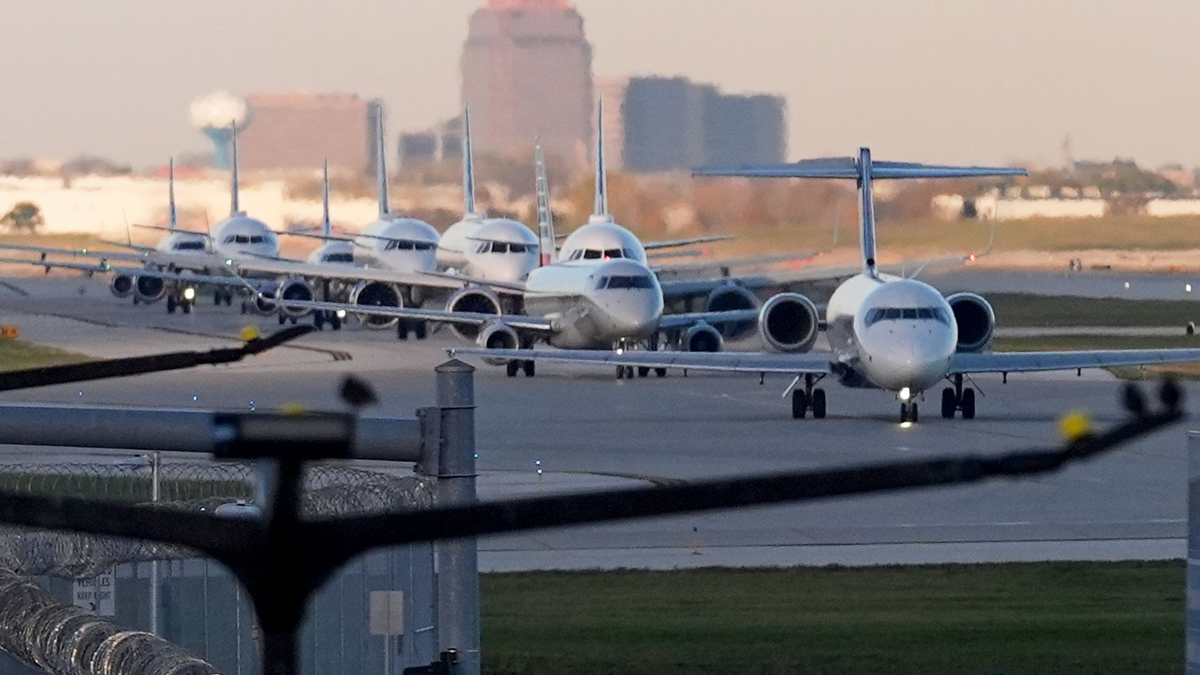 Airlines streichen Hunderte Flüge in den USA - Foto: Nam Y. Huh/AP/dpa