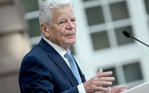 Alt-Bundespräsident Joachim Gauck fordert mehr Entschlossenheit beim Schutz der Menschenwürde. (Archivfoto) - Foto: Britta Pedersen/dpa