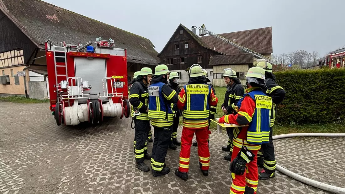 KFV Bodenseekreis: Großer Feuerwehreinsatz wegen Schwelbrand in Wiggenweiler - Bild: presseportal.de