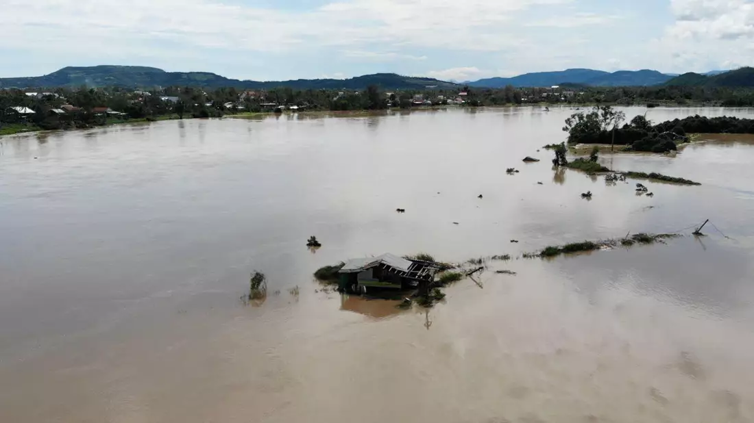 «Kalmaegi» hatte am Freitag Vietnam erreicht. - Bild: Hau Dinh/AP/dpa
