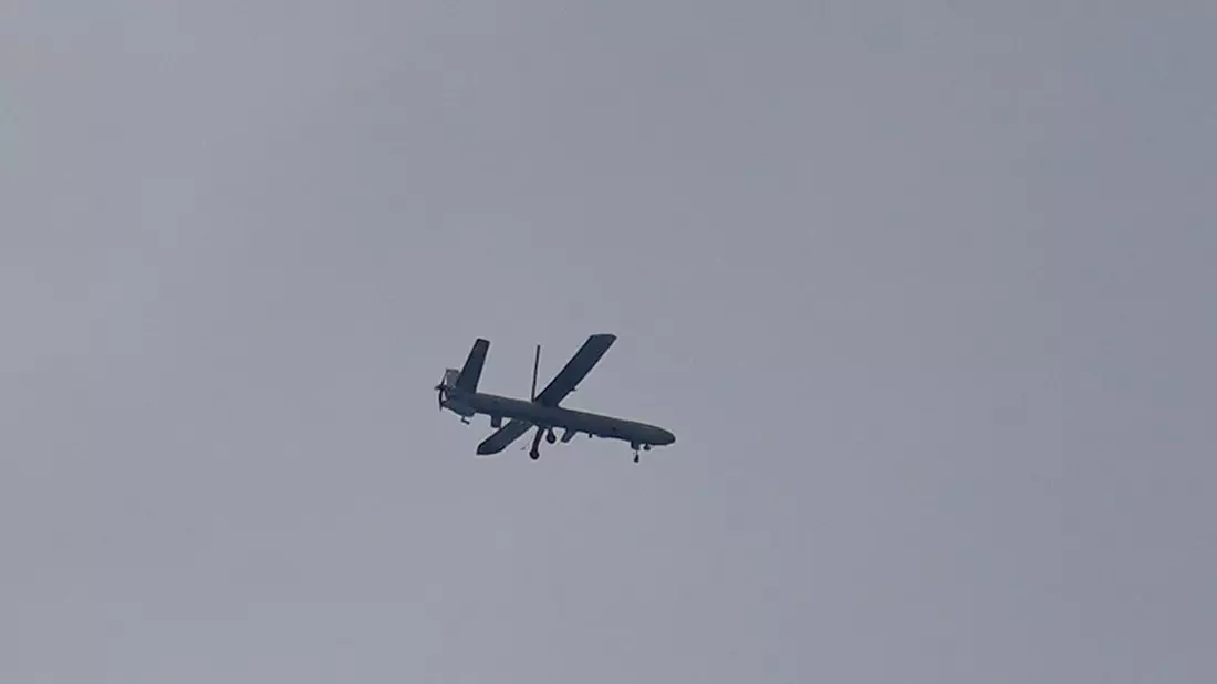 Zwei Menschen werden bei israelischen Luftschlägen im Libanon getötet. Mehrere werden verletzt. - Bild: Hussein Malla/AP/dpa