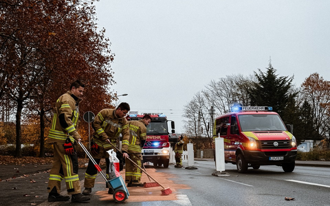 FW-DT: Ölspur auf mehreren Straßen in der Innenstadt - Foto: presseportal.de