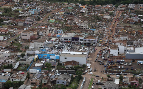 Drohnenaufnahmen zeigten ganze Stadtteile in Trümmern. (Handout) - Foto: Jonathan Campos/Parana Government/AP/dpa