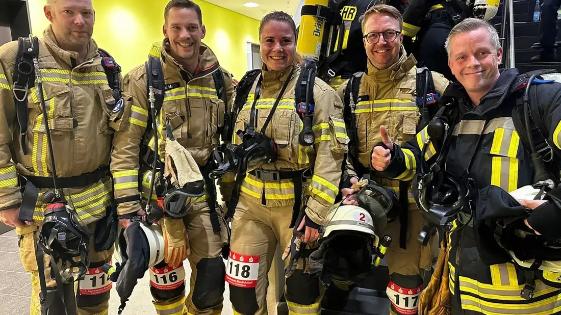 FW-OLL: Feuerwehr-Power beim Blaulichtlauf im Klimahaus in Bremerhaven - Bild: presseportal.de