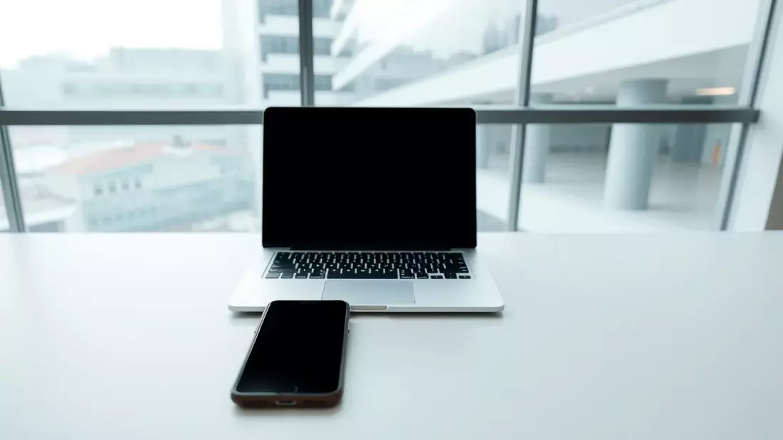 Apple und Microsoft: Große Updates und Sicherheitslücken - Bild: über boerse-global.de