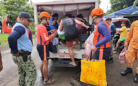 Hunderttausende müssen ihre Häuser verlassen. - Foto: Uncredited/PHILIPPINE COAST GUARD/AP/dpa