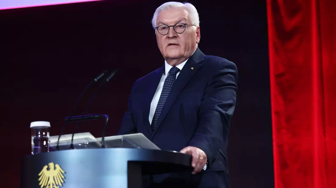 Bundespräsident Frank-Walter Steinmeier sieht die Demokratie bedroht. - Bild: Maryam Majd/Pool AP/dpa
