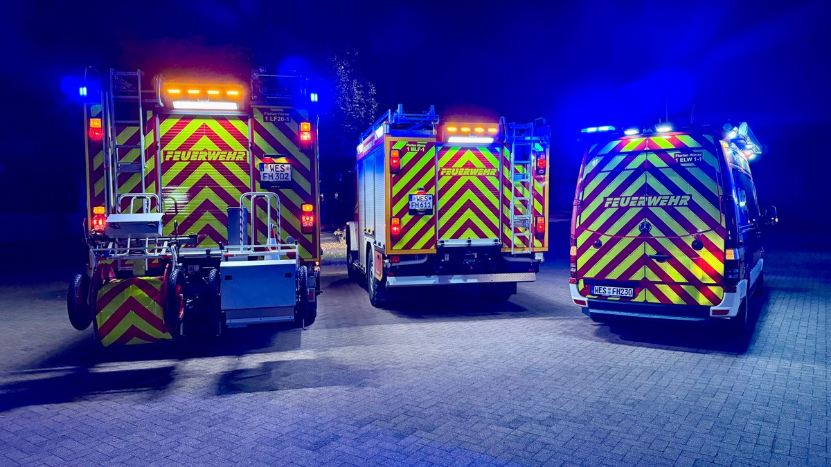 FW Hünxe: Feuerwehrfahrzeuge erhalten neue Heckwarnbeklebung zur Erhöhung der Sicherheit - Foto: presseportal.de