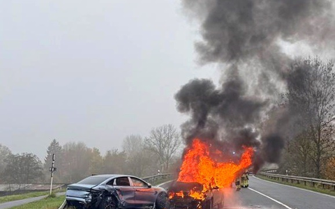 POL-WHV: Schwerer Verkehrsunfall im Begegnungsverkehr auf dem Friesendamm - Foto: presseportal.de