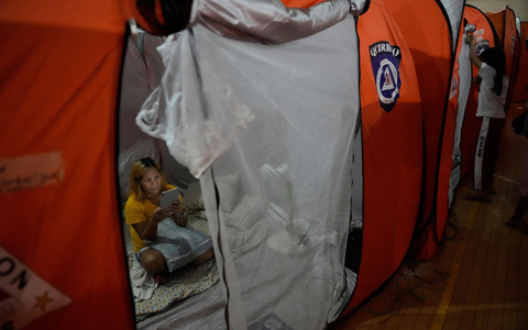 Auf der Flucht vor Supertaifun «Fung-Wong» mussten mehr als eine Million Menschen ihre Häuser verlassen. - Foto: Aaron Favila/AP/dpa