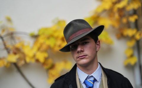 Nachdem ein Schnappschuss von dem Teenager um die Welt ging, gab es viele Spekulationen über seine Identität. (Archivbild) - Foto: Thibault Camus/AP/dpa Nachdem ein Schnappschuss von dem Teenager um die Welt ging, gab es viele Spekulationen über seine Identität. (Archivbild) - Foto: Thibault Camus/AP/dpa