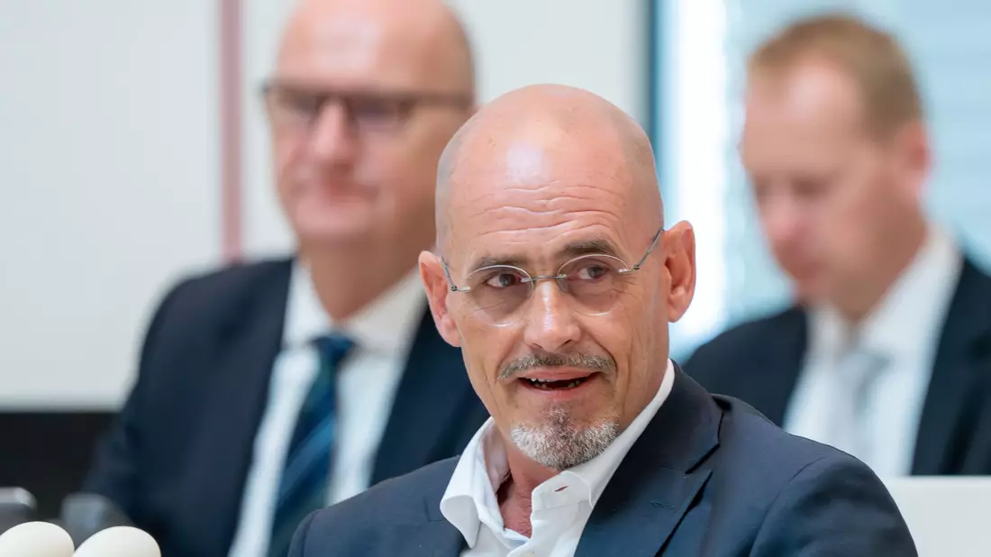 Die SPD/BSW-Koalition - darunter Ministerpräsident Dietmar Woidke (SPD) und BSW-Fraktionschef Niels-Olaf Lüders - berät über zwei umstrittene Medienstaatsverträge (Archivbild). - Bild: Soeren Stache/dpa