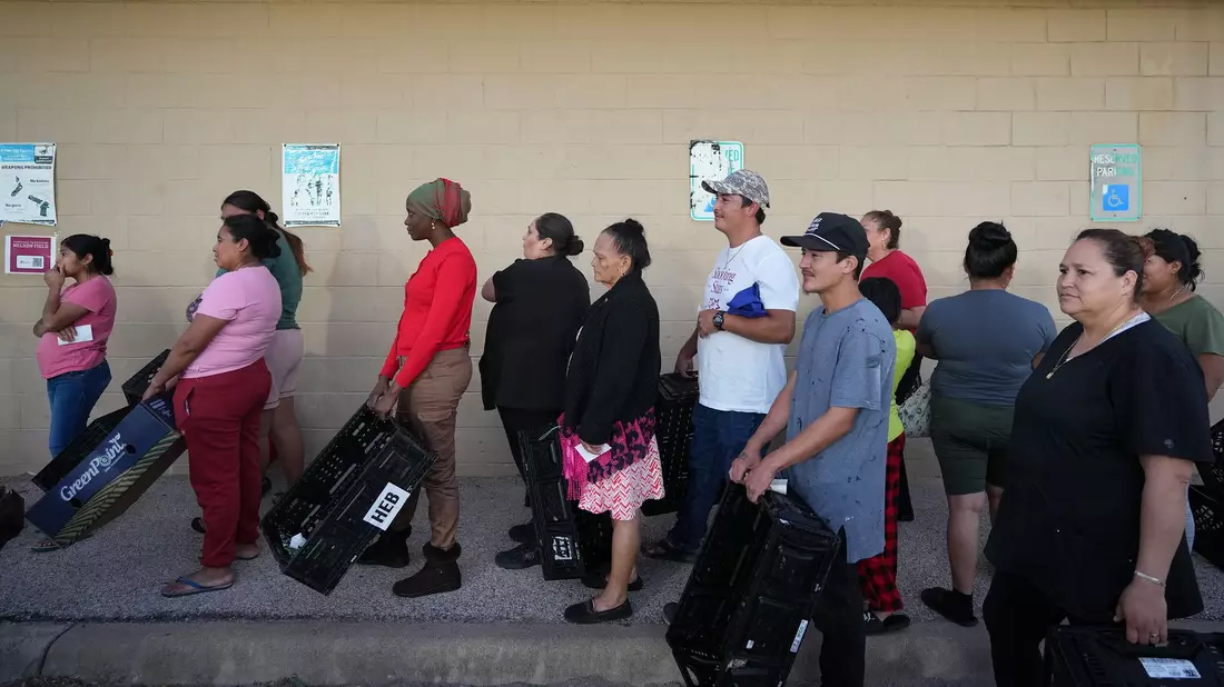 42 Millionen Menschen in den USA sind auf staatliche Hilfen für den Lebensmittelkauf angewiesen. (Archivbild) - Bild: Jay Janner/Austin American-Statesman/AP/dpa