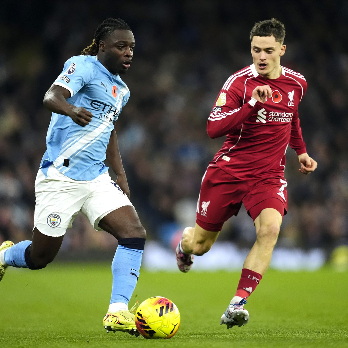 Der vermeintliche Liverpool-Ausgleich durch Virgil van Dijk (l) zählte wegen einer umstrittenen Abseitsposition nicht. - Foto: Nick Potts/PA Wire/dpa