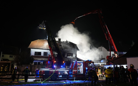 WĂ€hrend des Feuerwehreinsatzes wurde der Hausbewohner vermisst gemeldet. - Foto: Ehsan Monajati/dpa WĂ€hrend des Feuerwehreinsatzes wurde der Hausbewohner vermisst gemeldet. - Foto: Ehsan Monajati/dpa