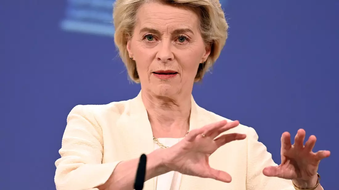 EU-Kommissionspräsidentin von der Leyen reagiert auf Kritik am Budgetvorschlag. (Archivbild) - Bild: Ansgar Haase/dpa