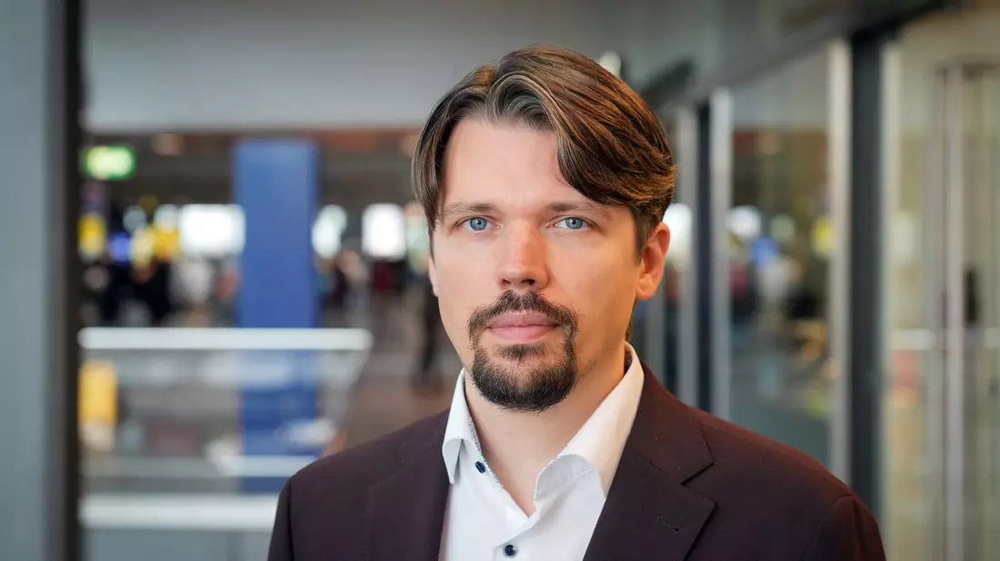 BSW-Spezialist Jan Philipp Thomeczek sieht Schwierigkeiten für die Partei, aber abschreiben würde er sie nicht. (Archivbild) - Bild: Soeren Stache/dpa