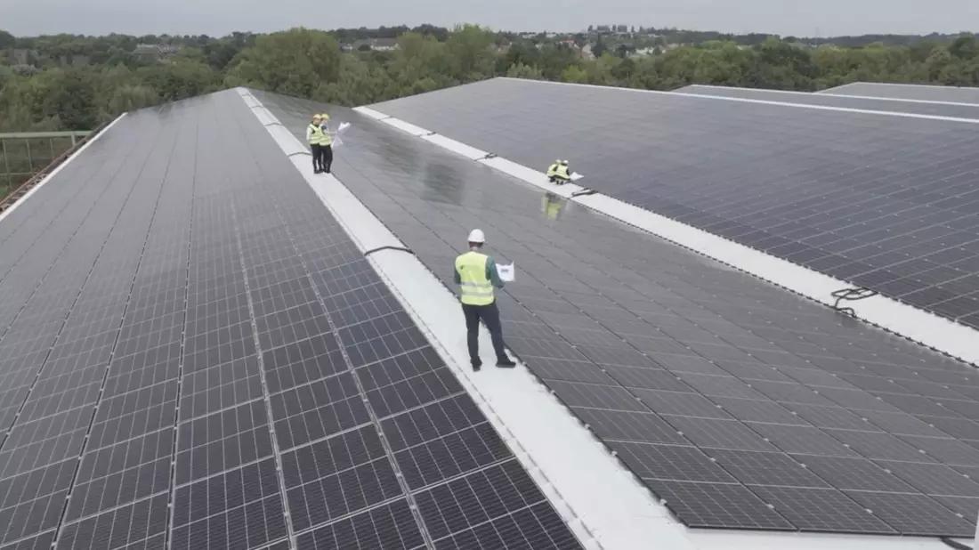 Die größte Solardachanlage Dortmunds: Über die Solarkraftwerk Dortmund GmbH und den Betrieb von großen Solaranlagen - Bild: presseportal.de