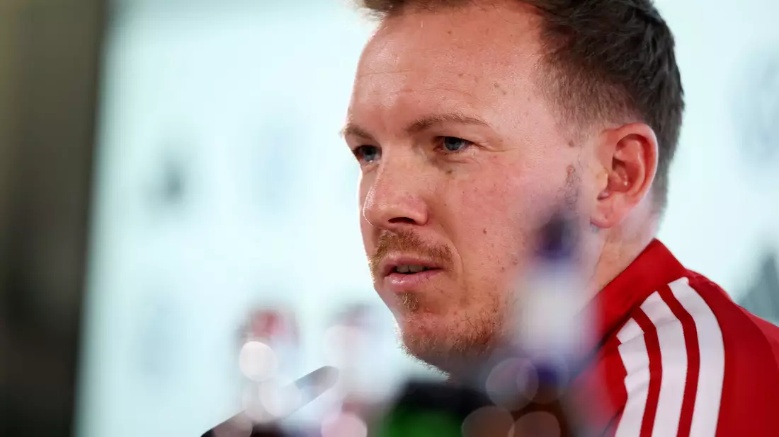 Julian Nagelsmann bangt um den Einsatz von Nils Schlotterbeck. - Bild: Christian Charisius/dpa