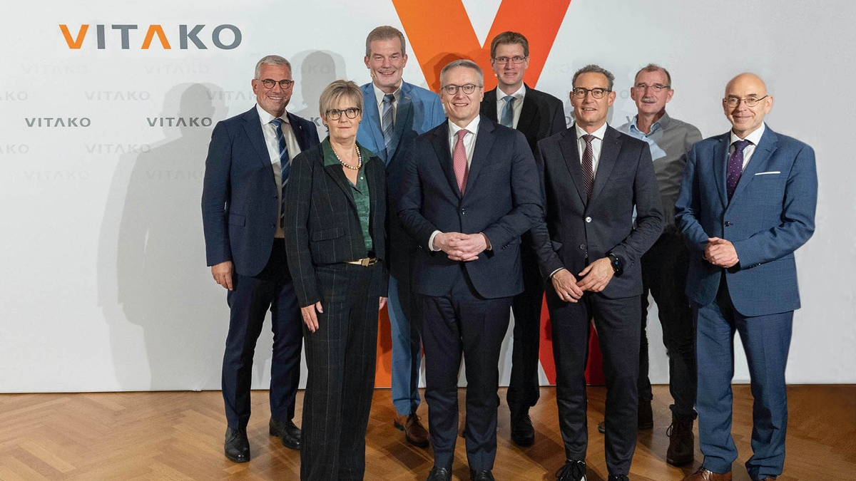 Bundesminister Dr. Karsten Wildberger würdigt 20 Jahre VITAKO - Kommunale IT-Dienstleister feiern Jubiläum im Zeichen der Verwaltungsdigitalisierung im Berliner Meistersaal - Foto: presseportal.de