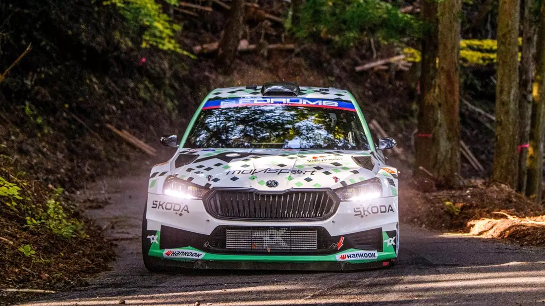 Rallye Japan: Škoda Fabia RS Rally2-Fahrer Nikolay Gryazin übernimmt WRC2 Challenger-Führung - Bild: presseportal.de