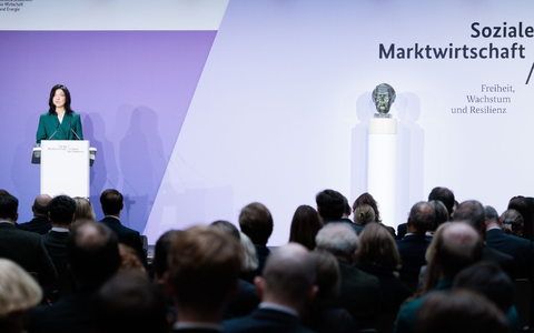 Die Ministerin ist seit Mai im Amt. - Foto: Carsten Koall/dpa