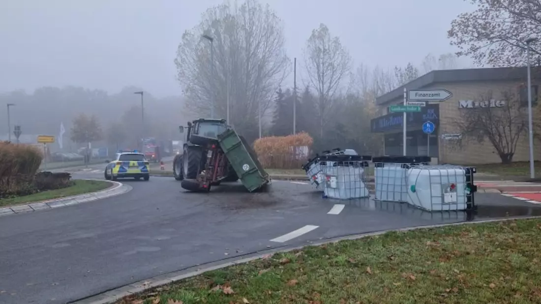 POL-ROW: Gefahrgutunfall in Zeven: 1.000 Liter Säure ausgelaufen - eine Person verletzt - Bild: presseportal.de
