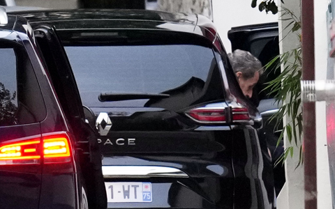 Sarkozy ist nach drei Wochen Haft wieder zu Hause. - Foto: Christophe Ena/AP/dpa