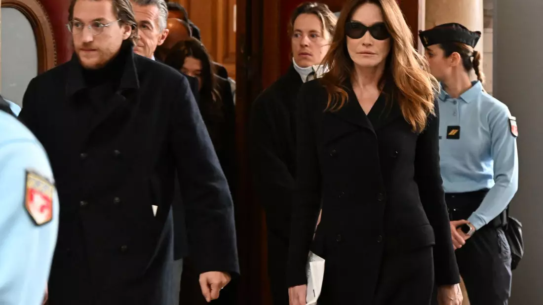 Ehefrau Carla Bruni hatte Sarkozy Sandwiches ins Gefängnis gebracht und kam zu Gerichtsentscheid über seine Freilassung. - Bild: Emma Da Silva/AP/dpa