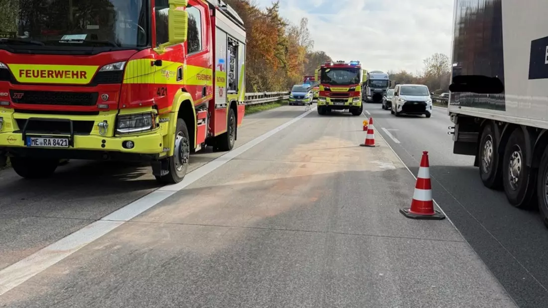 FW Ratingen: Zwei Schwerverletzte nach Verkehrsunfall auf der A3 - weiterer Schwerverletzter bei Arbeitsunfall in Lintorf - Bild: presseportal.de