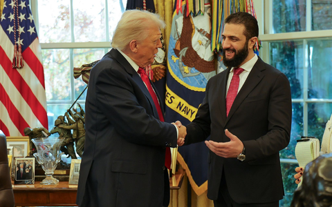 US-Präsident Trump hat Syriens Übergangspräsidenten al-Scharaa im Weißen Haus empfangen.    - Foto: HOGP/AP/dpa
