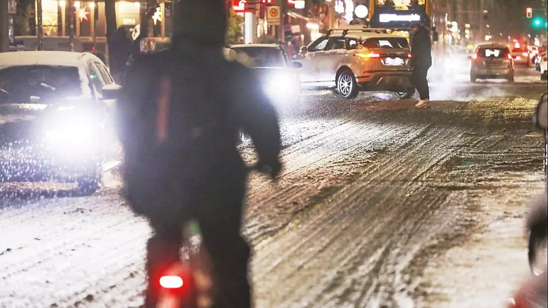 Straßenverkehr unter winterlichen Bedingungen in Berlin (Archiv) - Bild: über dts Nachrichtenagentur