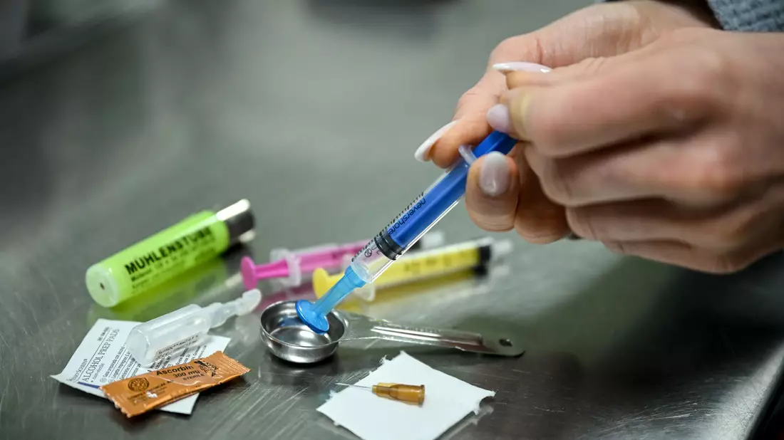Der Konsum von Crack und Fentanyl gehört laut DHS-Suchthilfe zu den gravierenden Problemen (Archivbild) - Bild: Britta Pedersen/dpa