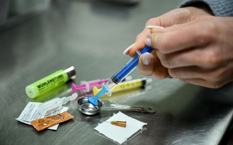 Der Konsum von Crack und Fentanyl gehört laut DHS-Suchthilfe zu den gravierenden Problemen (Archivbild) - Foto: Britta Pedersen/dpa