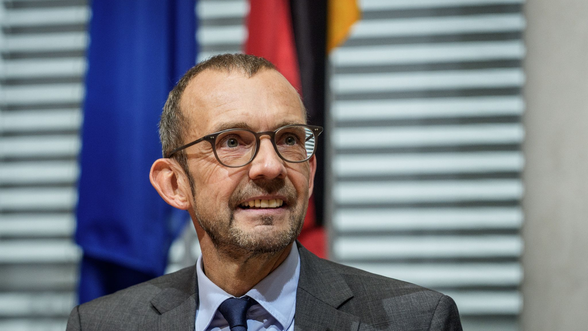 Der CDU-Politiker Thomas Röwekamp ist Vorsitzender des Verteidigungsausschusses. - Foto: Michael Kappeler/dpa