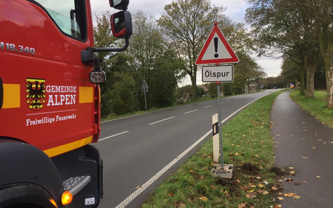 FW Alpen: gemeldete Ölspur - Foto: presseportal.de