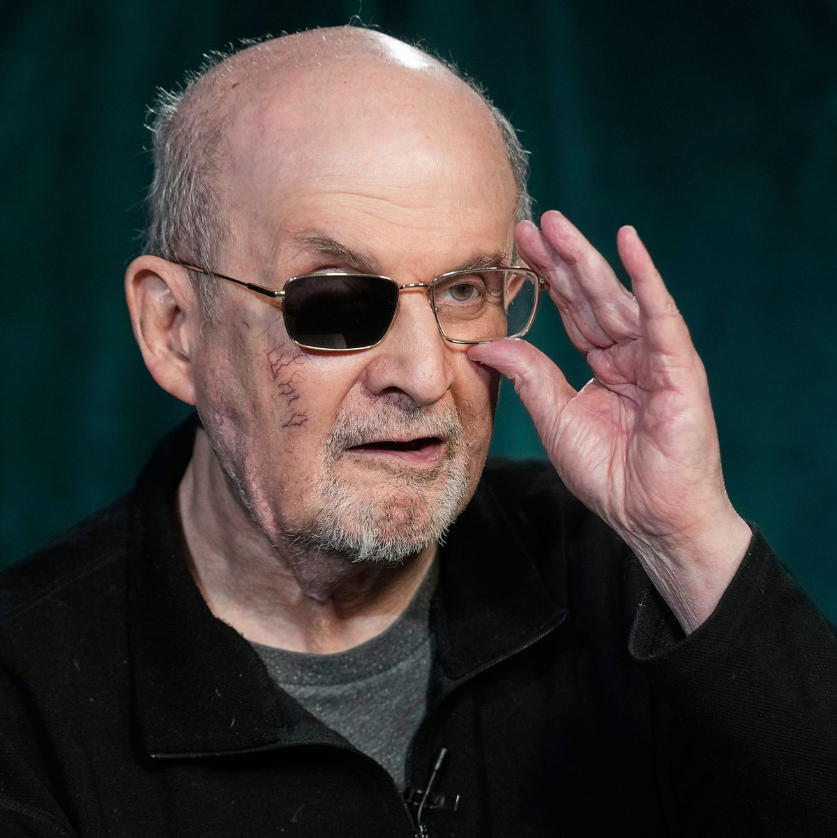 In seinem jüngsten Werk «Die elfte Stunde» beschäftigt sich Salman Rushdie der Frage, wie man dem nahenden Tod begegnen sollte. (Archivfoto) - Foto: Richard Drew/AP/dpa