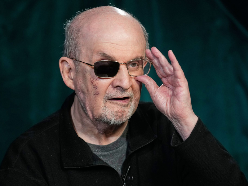 In seinem jüngsten Werk «Die elfte Stunde» beschäftigt sich Salman Rushdie der Frage, wie man dem nahenden Tod begegnen sollte. (Archivfoto) - Foto: Richard Drew/AP/dpa